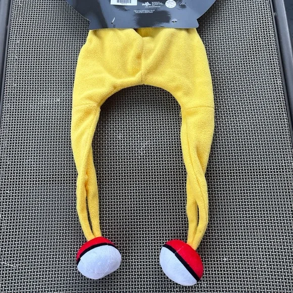 Pokémon Pikachu gotta catch them all yellow beanie hat with poke balls - Picture 6 of 7